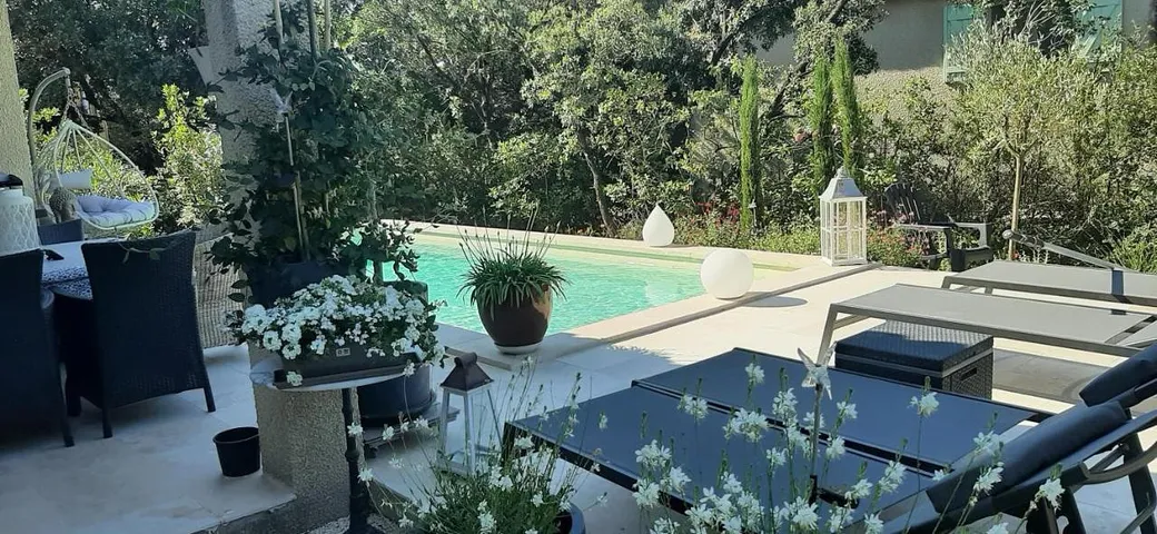 Bed and breakfast for 3 people, with view and pool as well as garden - 1