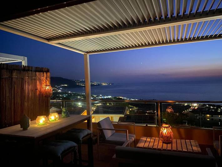 Location de vacances pour 5 personnes, avec terrasse ainsi que piscine et vue, animaux acceptés à Zambrone - 2