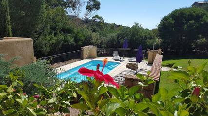 Gîte pour 2 personnes, avec jardin ainsi que jacuzzi et piscine en Corse-du-Sud