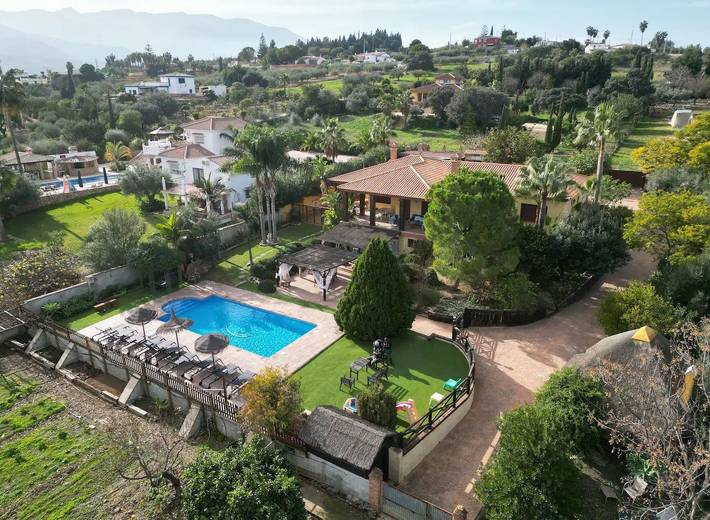 Casa rural para 18 personas, con terraza y jardín en Valle del Guadalorce - 2