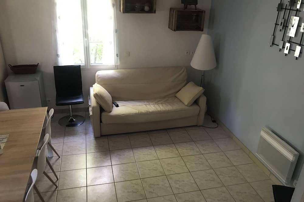 Logement avec entrée privative pour 4 personnes et éventuellement un bébé. in Chécy, Vallée de la Loire