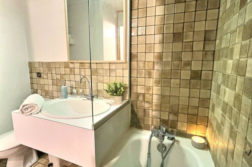 Appartement entier, Studio cosy pour 2 personnes à Val-d'Isère, proche centre et pistes, animaux admis in Val-d'Isère, Parc National de la Vanoise