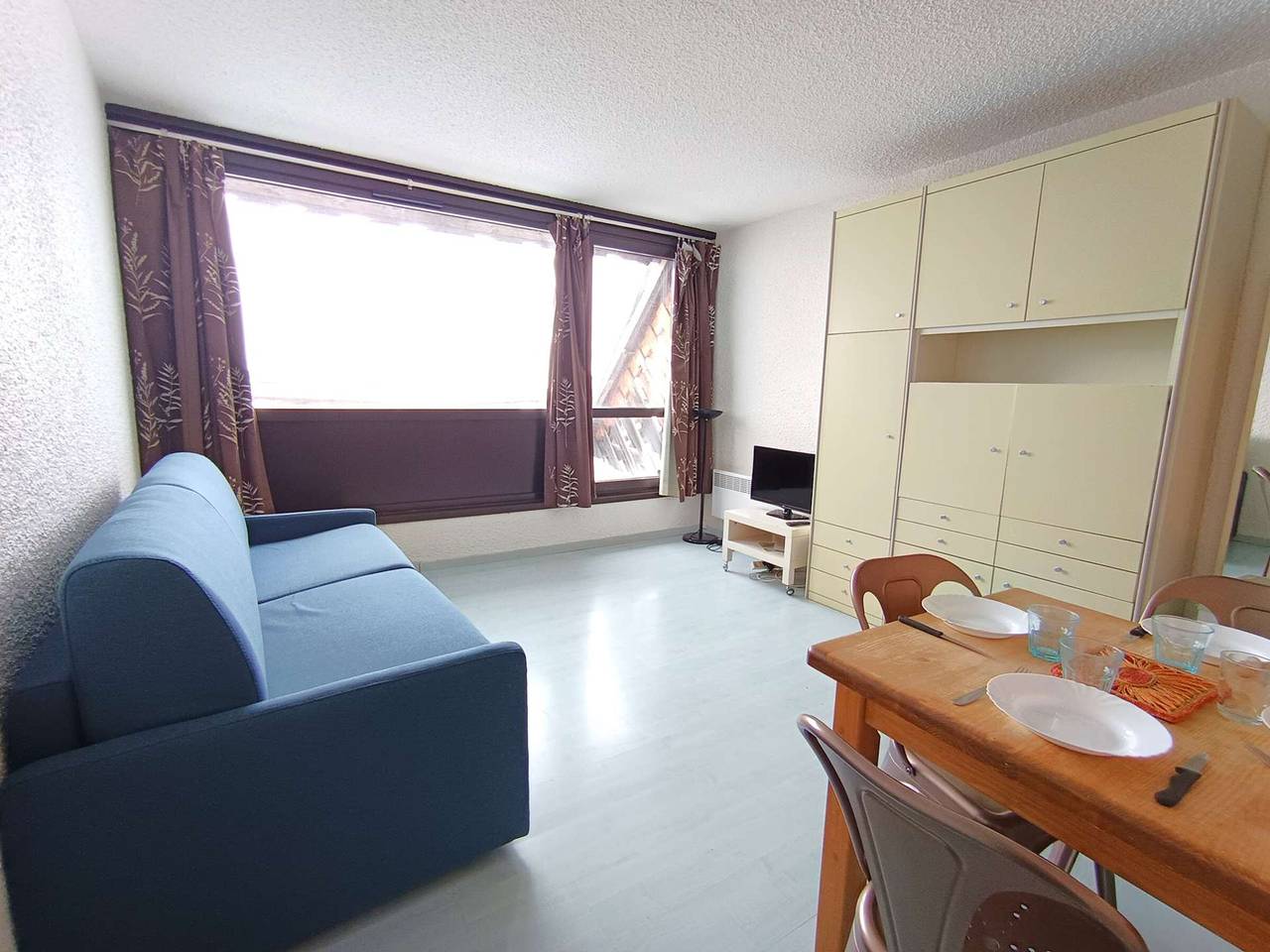 Entire studio, Cozy Studio for 4 with Balcony, South Exposure, Ski Locker, Near Slopes - Piau-Engaly in Piau-Engaly, Aragnouet