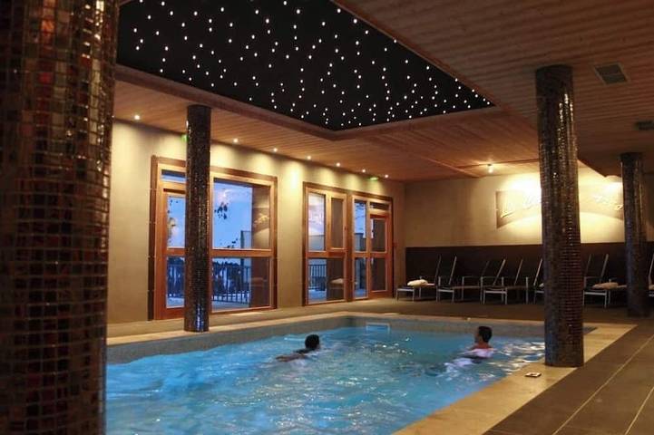 Location de vacances pour 6 personnes, avec jacuzzi et balcon ainsi que jardin et sauna dans Les Arcs