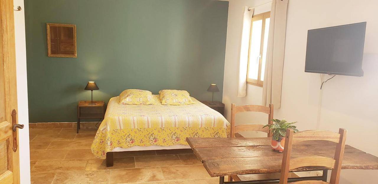 "Les Lauriers" chambre indépendante climatisée avec terrasse et parking privée in Moustiers-Sainte-Marie, Gorges du Verdon