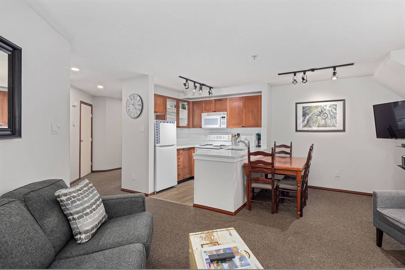 Appartamento intero, 2Br Townhome with private hot tub and pool. Gr 99 in Whistler, Whistler Blackcomb