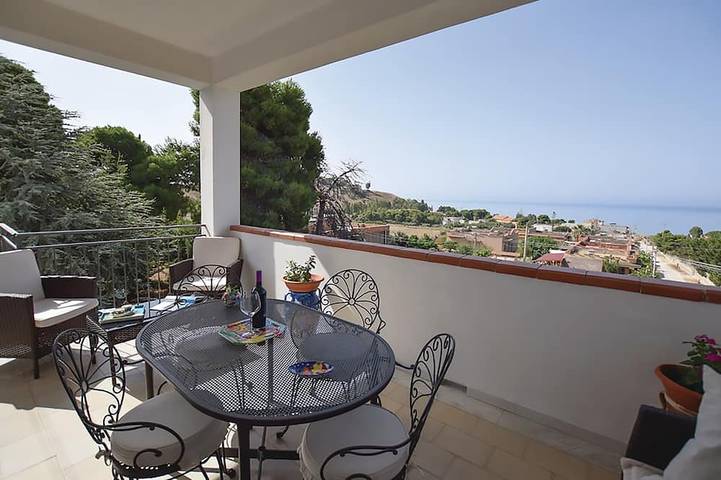 Villa individuelle avec belle terrasse donnant sur la mer Offre 23.-31. 08 600Euro in Sciacca, Province de Agrigento