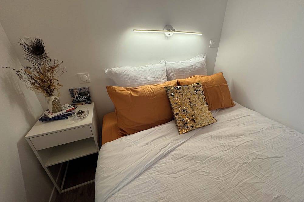 Entire apartment, Au petit Puteolien - 2 steps from La Défense in Puteaux, Hauts-de-Seine