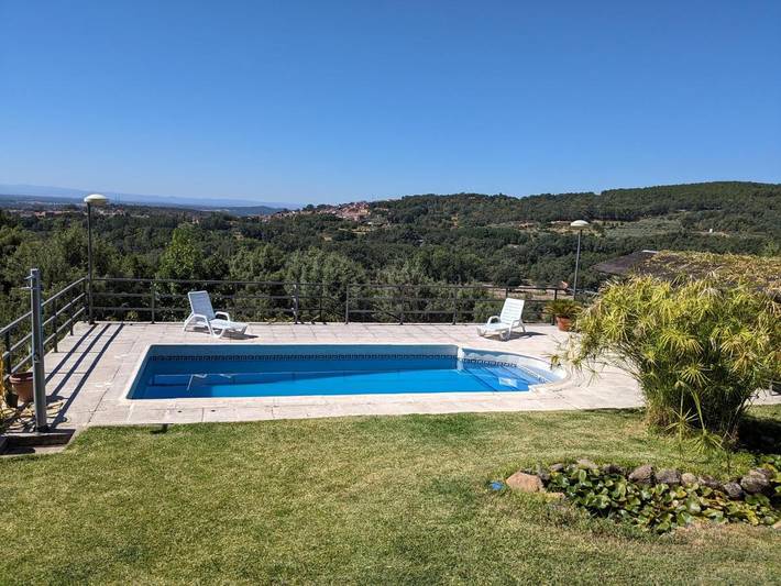 Casa rural para 10 personas, con jardín y vistas al lago además de piscina y vistas, Se admiten mascotas en Candeleda - 2