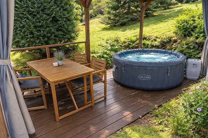 Bungalow für 2 Personen, mit Terrasse und Whirlpool sowie Garten, mit Haustier