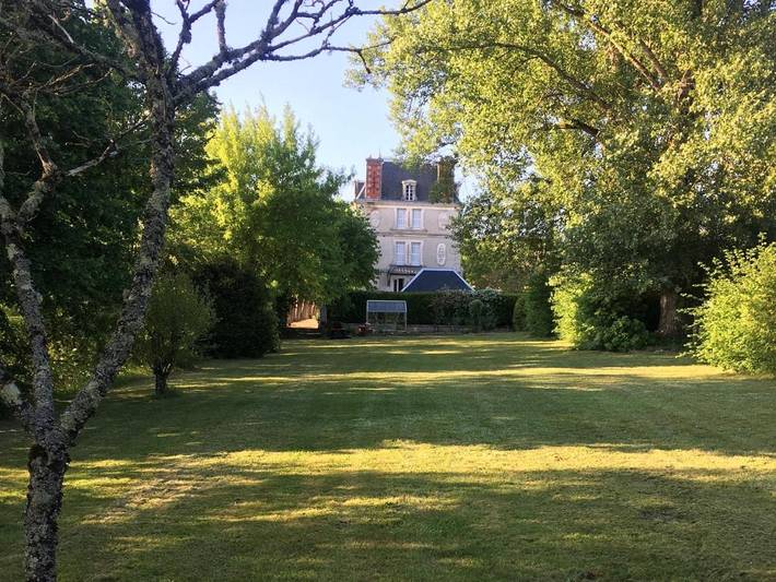 Location de vacances pour 10 personnes, avec piscine ainsi que terrasse et jardin à Léguillac-de-l'Auche - 2