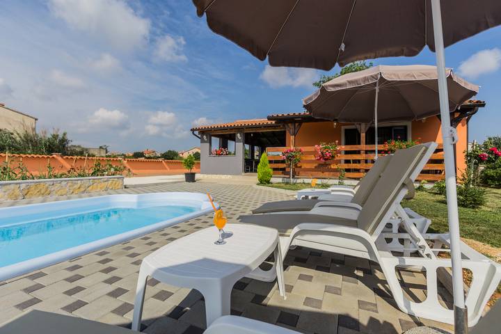 Villa für 6 Personen, mit Pool und Terrasse, mit Haustier in Pula - 3