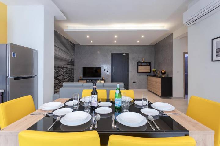 Gîte pour 7 personnes, avec piscine ainsi que jacuzzi et balcon, adapté aux familles dans Zebbug - 3