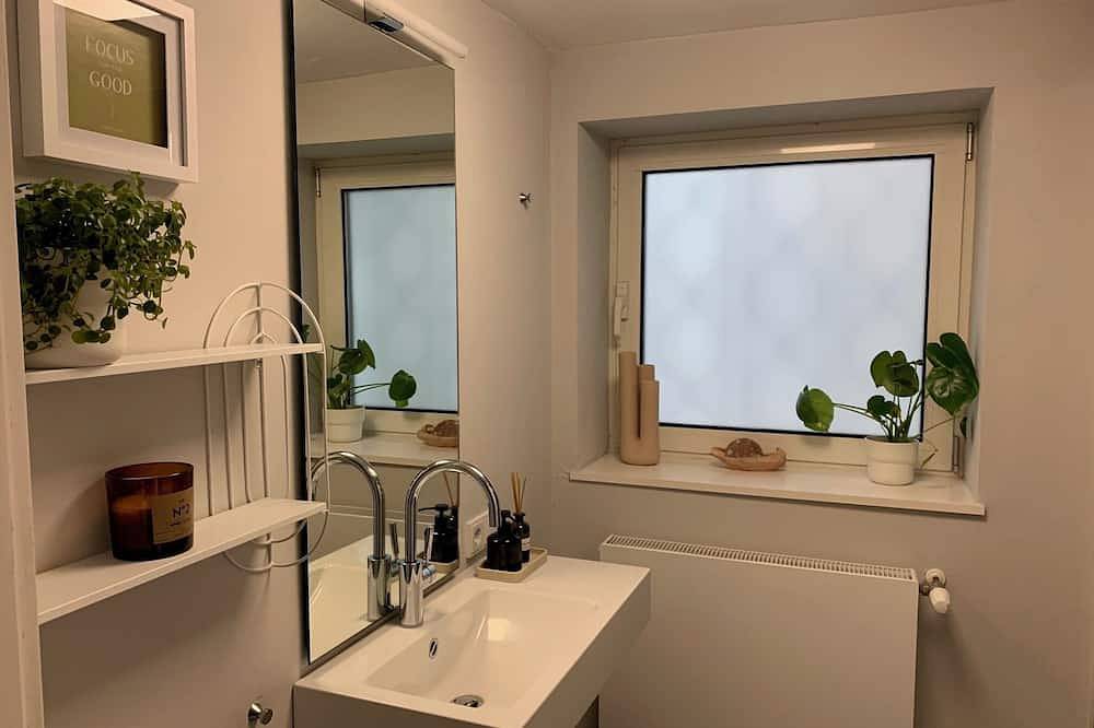 Ganze Wohnung, Komfortable Wohnung in Rheinnähe zwischen Köln und Bonn in Bornheim, Rhein-Sieg-Kreis