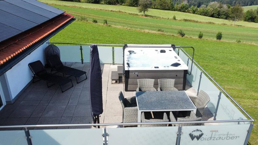 Ferienhaus für 6 Personen, mit Balkon und Balkon/Terrasse sowie Whirlpool und Terrasse in Freyung - 4