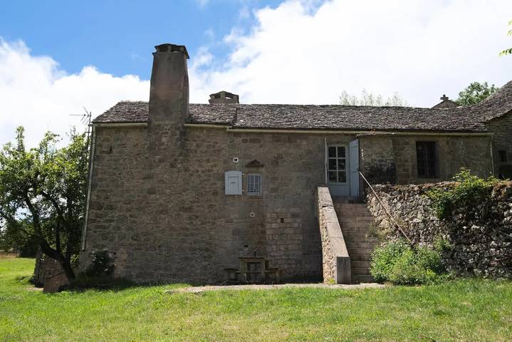 Gîte pour 3 personnes, avec Terrasse et Piscine à Saint-Pierre-des-Tripiers