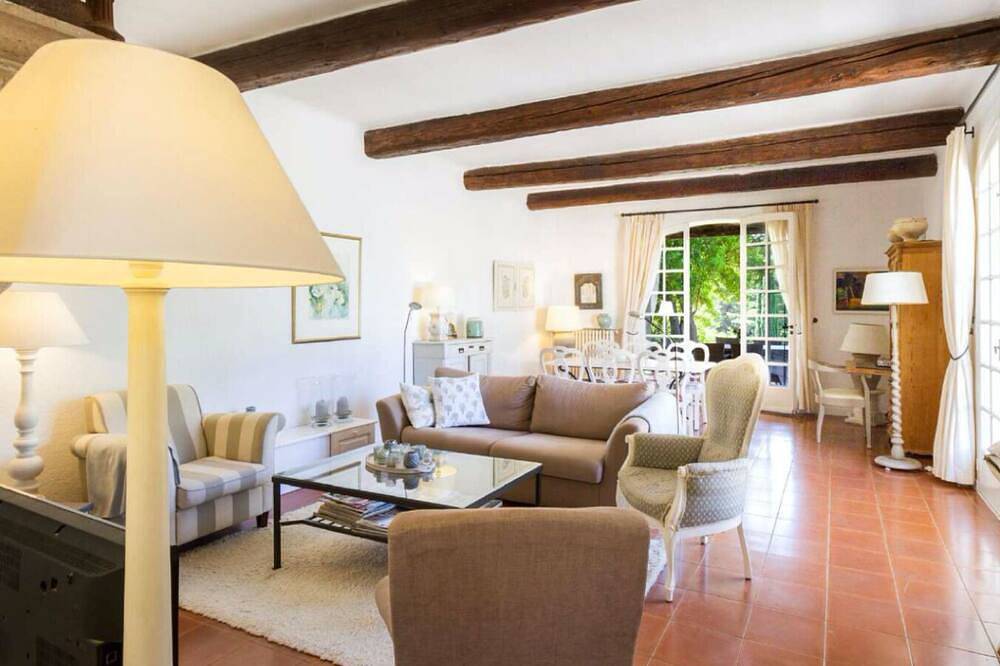 Mas provençal, parc paysagé et belle piscine, 10mn à pied de Lourmarin (Luberon) in Lourmarin, Parc naturel régional du Luberon