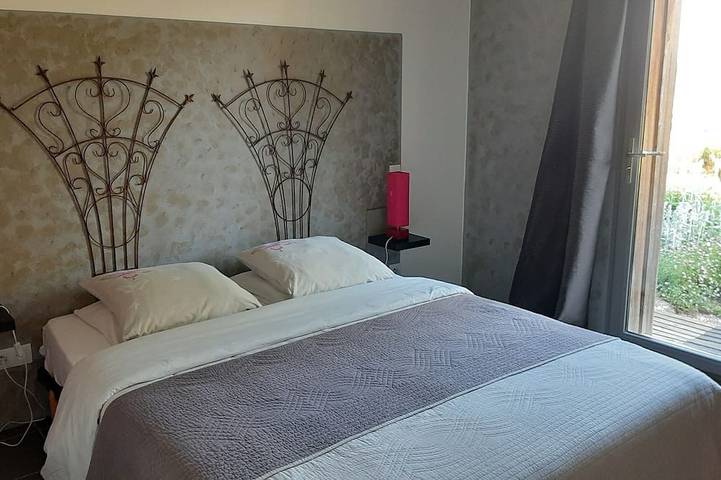 Location de vacances pour 6 personnes, avec piscine et jardin à Pressignac-Vicq - 2