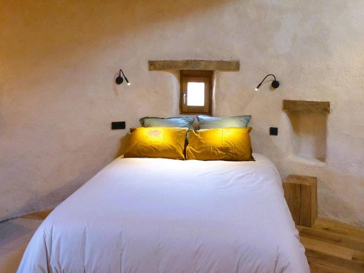 Gîte pour 2 personnes, avec balcon ainsi que jacuzzi et jardin à Longessaigne