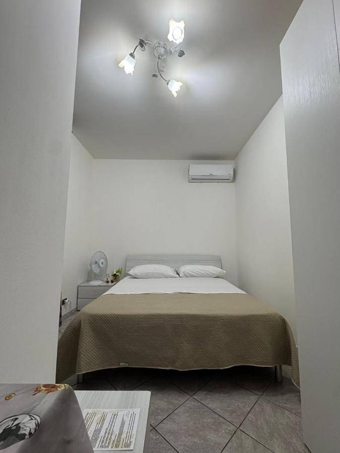 Chambre d’hôte pour 2 personnes, avec terrasse ainsi que jardin et vue à Lamezia Terme - 4