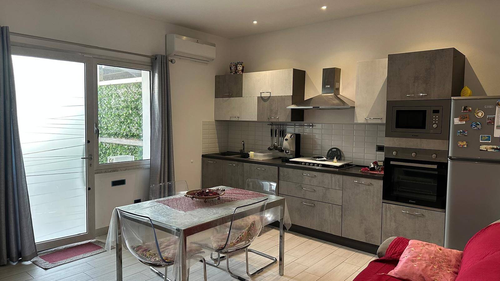 Apartamento entero, Apartamento 'Lido Azzurro Sea Terra' con vistas a la montaña, Wi-Fi y aire acondicionado in Villagrazia di Carini, Carini