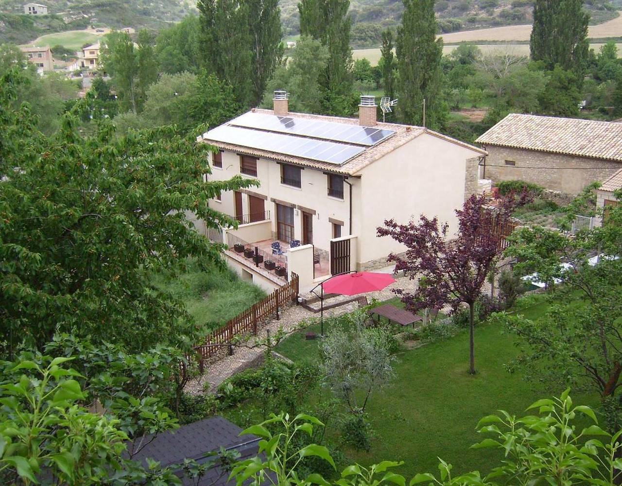 Appartement entier, Appartement 'Boj' avec vue sur la montagne, terrasse partagée et Wi-Fi in Bienne, Province de Saragosse