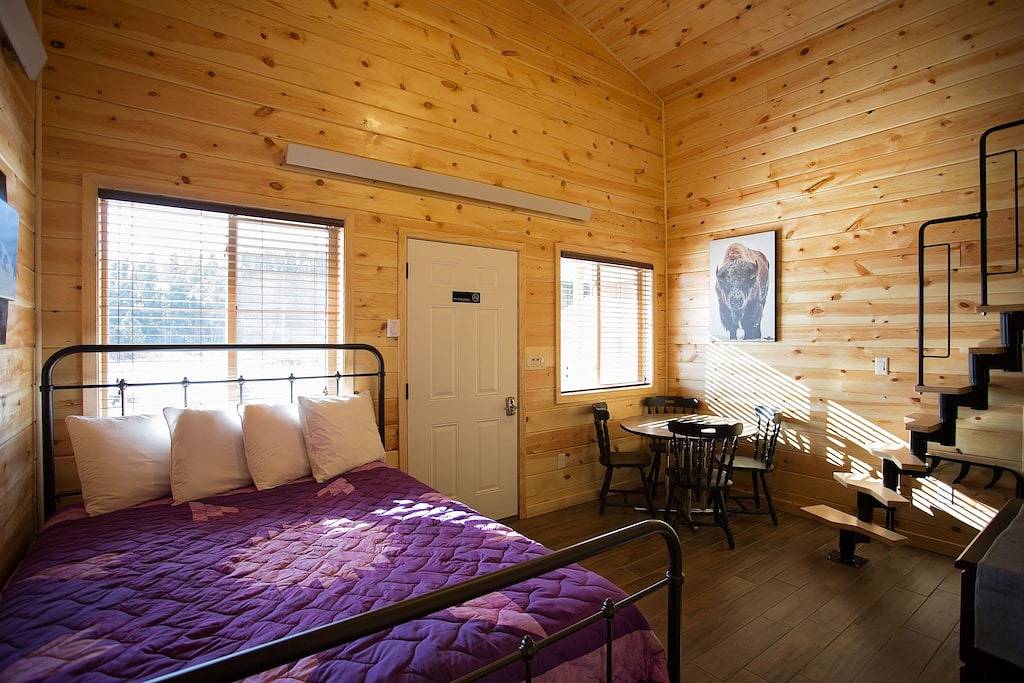 Log Cabin for 4 Guests in Black Hills, South Dakota