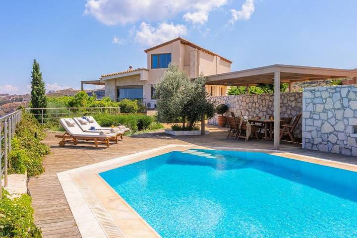Location de vacances pour 11 personnes, avec jardin et terrasse dans Agia Pelagia