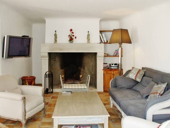 Location de vacances pour 8 personnes, avec jardin ainsi que piscine et terrasse à Mollégès - 3