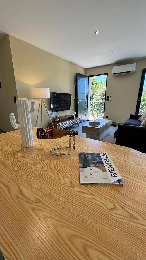 Location de vacances pour 6 personnes, avec vue ainsi que jardin et piscine à Vallecalle - 3