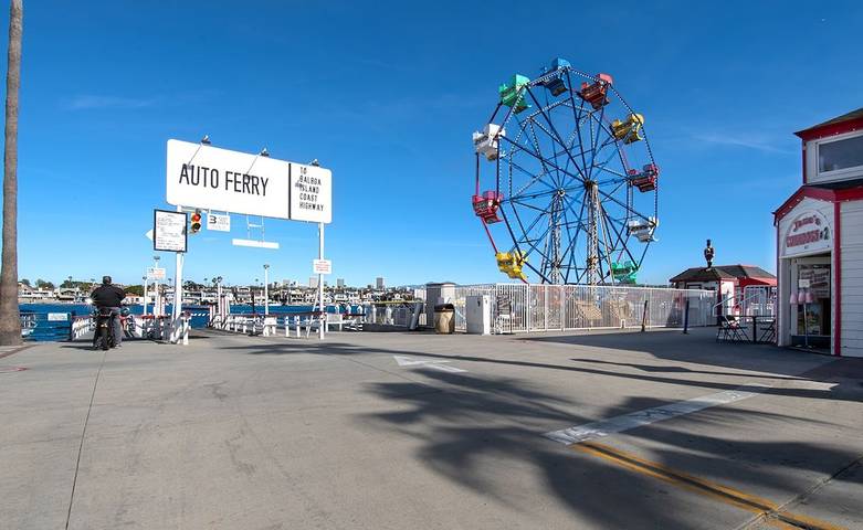 Vacation rental for 9 people, with terrace in Balboa Peninsula