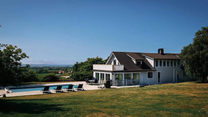 Ferienhaus für 13 Personen, mit Sauna und Pool sowie Garten, mit Haustier