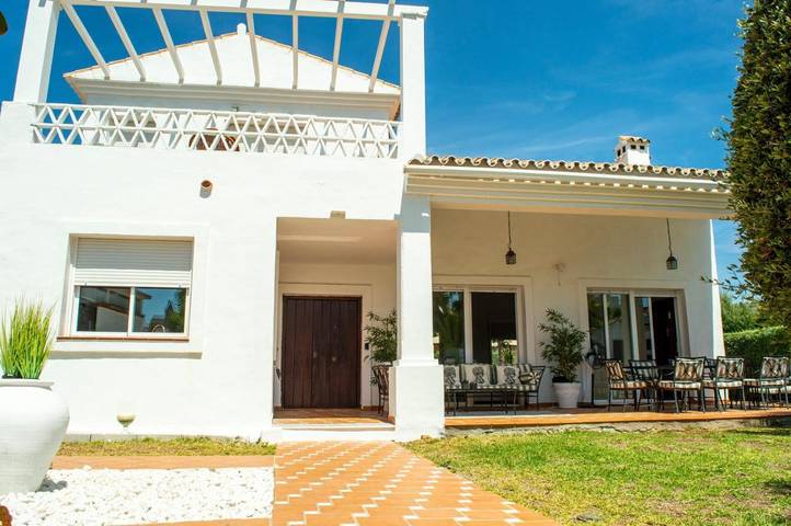 Casa rural para 8 personas, con piscina además de jardín y vistas, Se admiten mascotas en Casares - 4