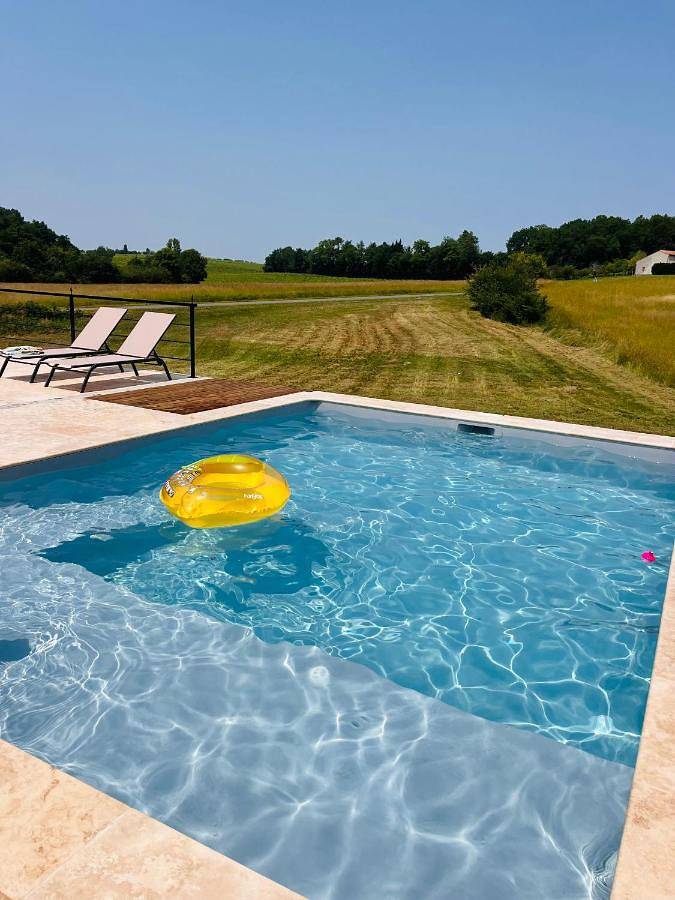 Three-Bedroom House in Esclottes, Région de Marmande