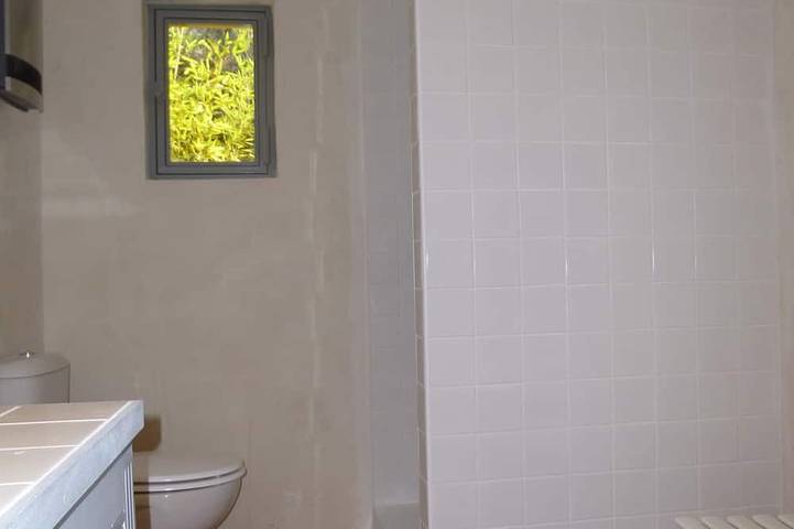 Location de vacances pour 2 personnes, avec terrasse et jardin à La Roque-sur-Pernes - 4