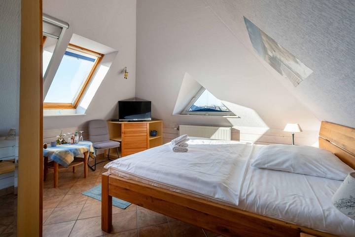 Ferienwohnung für 2 Personen, mit Ausblick und Garten in Husum