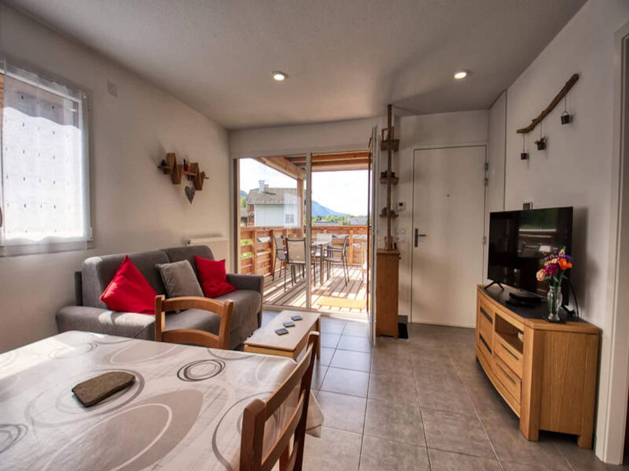 Entire apartment, 2 Rooms for 4 People in Verchaix, Bonneville region