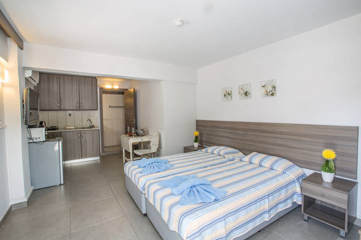 Last minute apartment for 2 people, with Ocean view and Balcony in Ayia Napa
