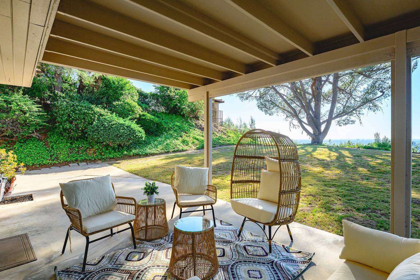 Spacious Retreat with Scenic Mountain Views in Santa Ana (california), Condado de Orange