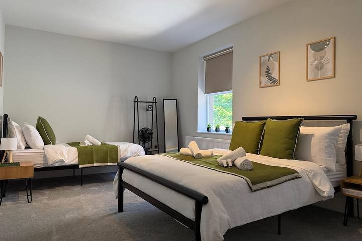 Entire apartment, Central Bolton 3Bed | Free Parking | Walk to Town in Bolton, Greater Manchester