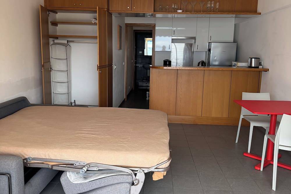 Ganze Wohnung, Studio terrace, beach access, sea view, near Monaco, greenery, quiet, 1900 villas in Cap-d'Ail, Nizza und Umgebung