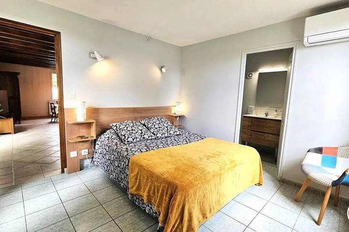 Location de vacances pour 8 personnes, avec Terrasse à Saint-Pantaléon-de-Larche - 4