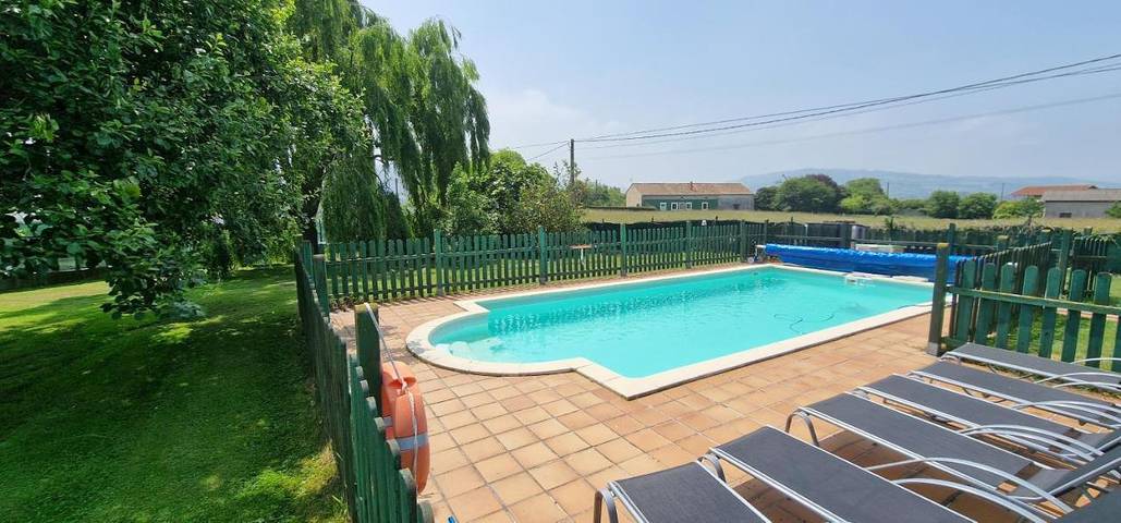 Casa rural para 12 personas, con Terraza y Jardín además de Piscina y Vistas en Argüero