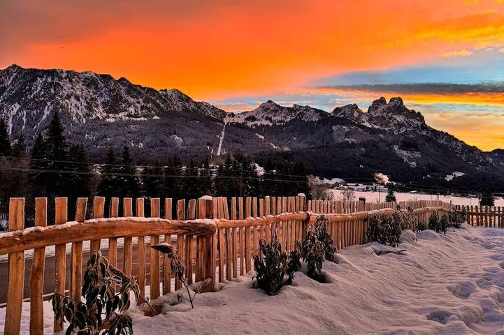 Blockhütte für 24 Personen, mit Terrasse und Garten sowie Sauna in Tannheim (Tirol)