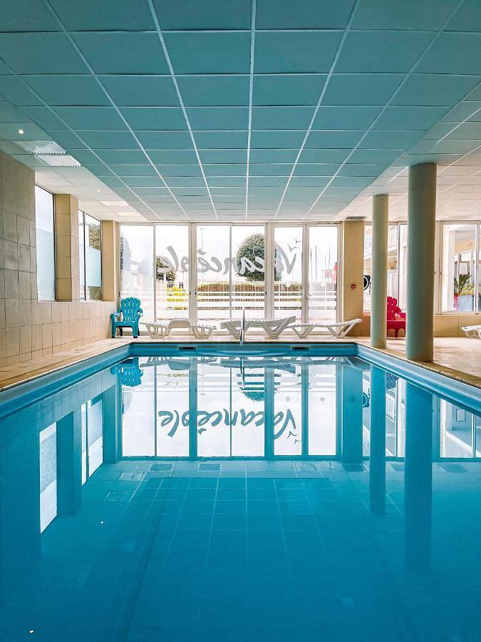 Gîte pour 4 personnes, avec piscine et sauna ainsi que vue et terrasse, animaux acceptés dans Office De Tourisme De Plougonvelin - 2