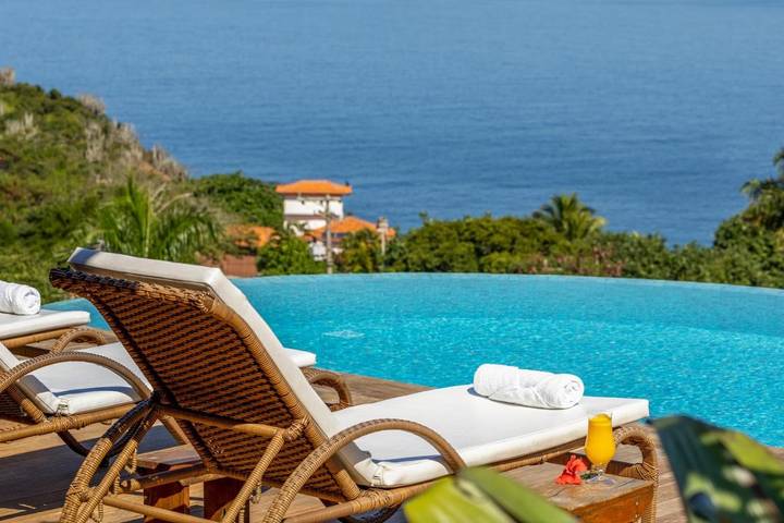 Chambre d’hôte pour 3 personnes, avec piscine ainsi que jardin et vue - 1