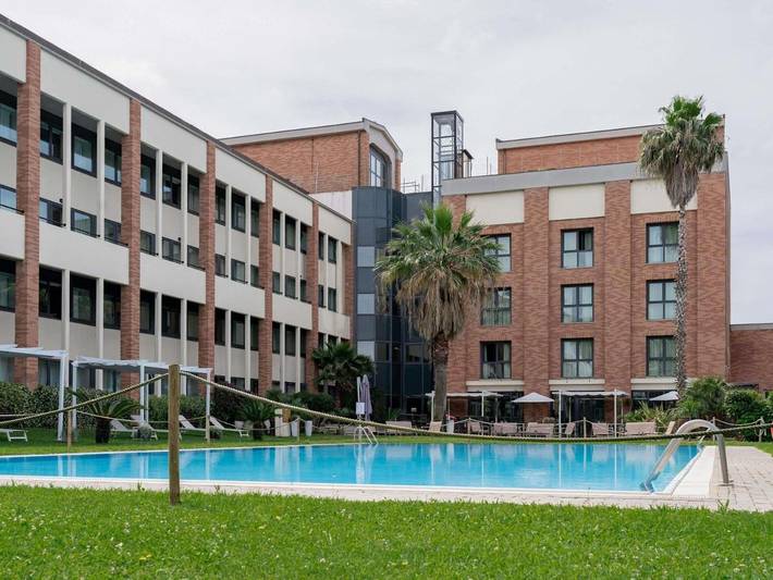 Hotel para 4 personas, con piscina y jardín - 1