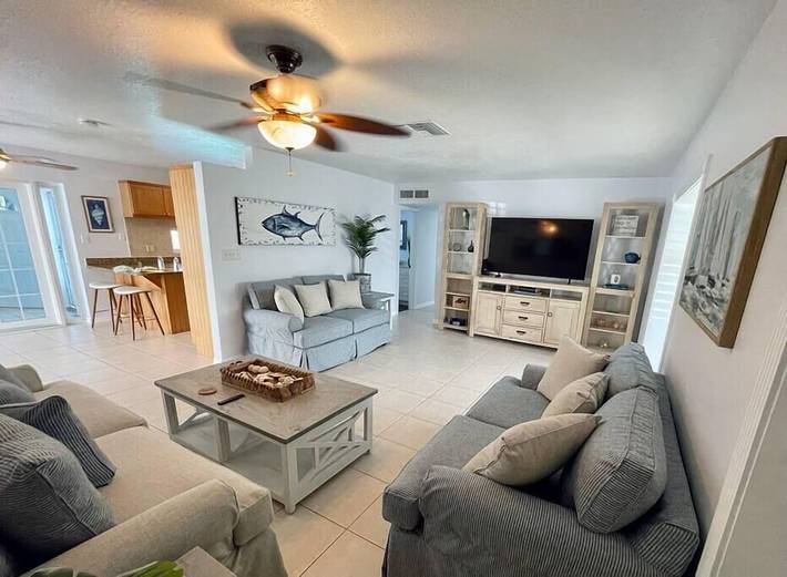 Vacation rental for 8 people, with garden and pool as well as balcony in Cocoa Beach