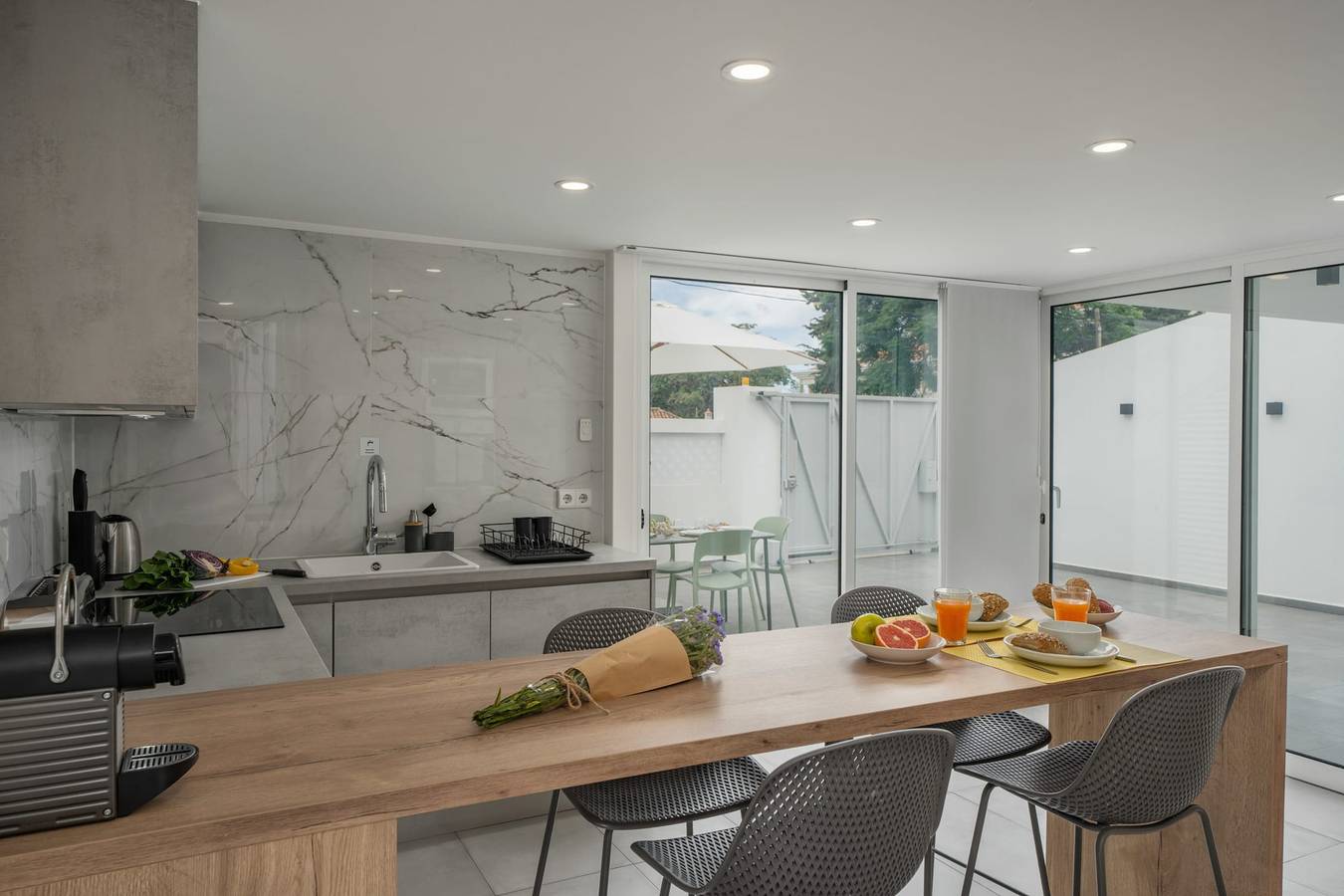 Casa Branca 36 - Tranquillité avec patio privé in São Martinho, Île de Madère