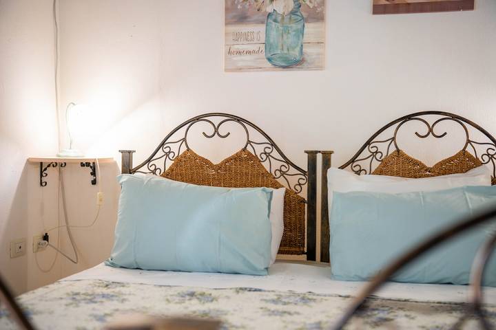 Entire apartment, Room 'Melograno' with Private Garden and Air Conditioning in Poetto (Cagliari), Quartu Sant'Elena